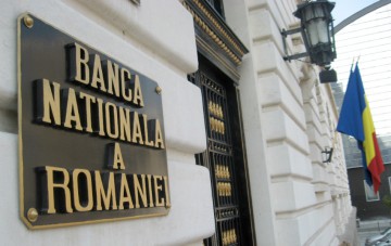 BNR vrea un negociator oficial între clienţii nemulţumiţi şi bănci